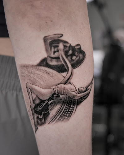 Near Me Tattoo tattoo shop in Alameda, California