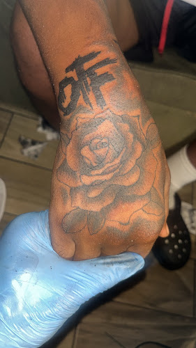 Phenomenal Gunz tattoo shop in Apple Valley, California