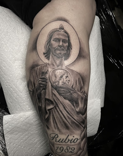 Tattoos By Esto tattoo shop in Arleta, California