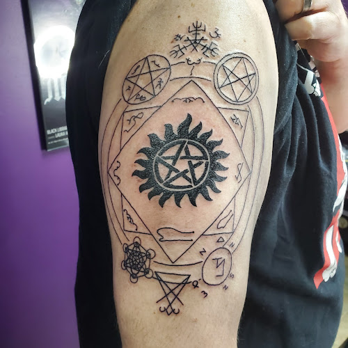 Neon Drop Tattoo tattoo shop in Batesville, Arkansas