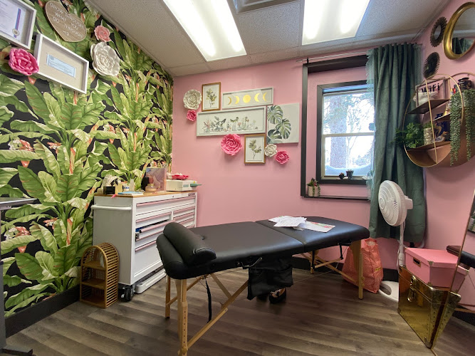 Kiwi Louise Piercing tattoo shop in Berlin, Wisconsin