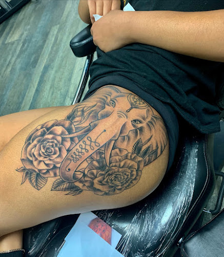 Cholitos Plakasitos Tattoo tattoo shop in Brooklyn, New York