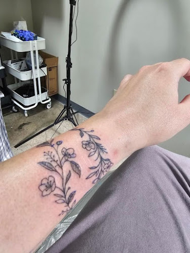 Vivid Aura Ink tattoo shop in Burnsville, Minnesota