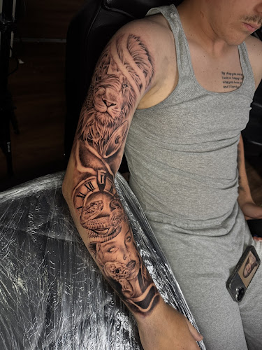 Artis Inks Tattoo - Clifton tattoo shop in Cincinnati, Ohio