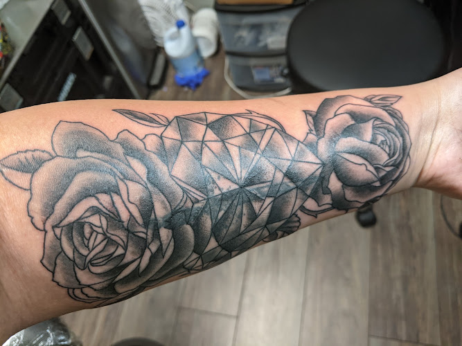 Luminous Piercing - Fine Jewelry & Piercing Studio tattoo shop in Cincinnati, Ohio