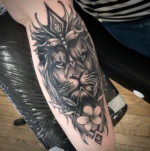 Lacquer Gallery TATTOO tattoo shop in Columbus, Ohio