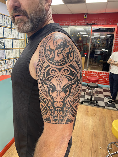 Heart In Hand : Lower Greenville tattoo shop in Dallas, Texas