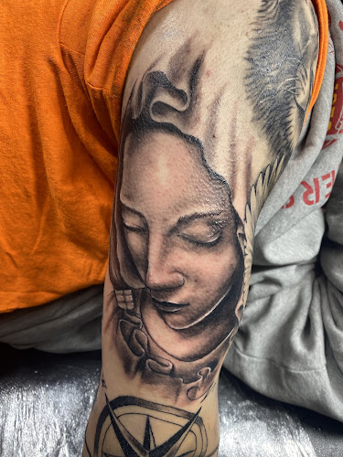 Ink Th3rapy Tattoo and Art Studio tattoo shop in Davenport, Iowa