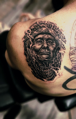 LOVESICK TATTOOS & ART tattoo shop in Davenport, Iowa