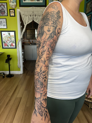 Thundering Shrimp Tattoo tattoo shop in Emerald Isle, North Carolina