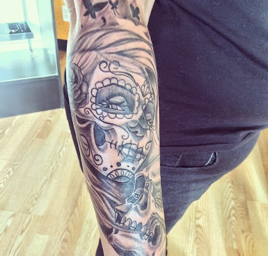 TATTOO 13 & Laser Tattoo Removal tattoo shop in Farmington Hills, Michigan