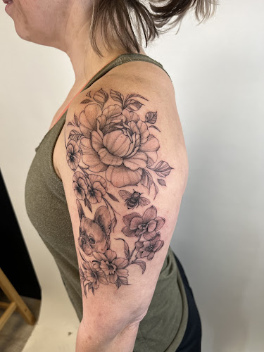 Omoon Gallery – Tattoo Studio tattoo shop in Framingham, Massachusetts