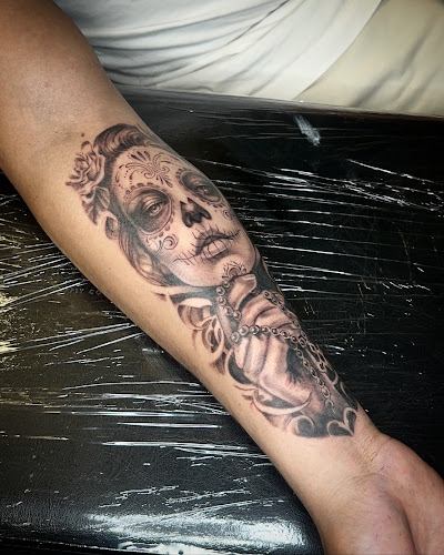 Golden Tiger Tattoo Los Angeles tattoo shop in Gardena, California