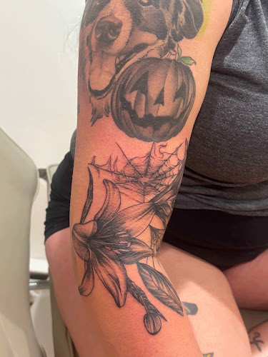 Honey Bee Tattoo Co. tattoo shop in Hartford, Wisconsin