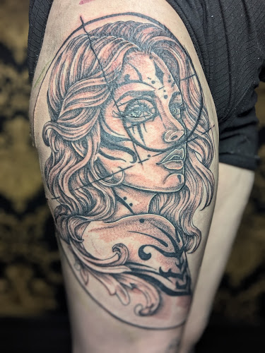 Gilded Moth Studio tattoo shop in Heath, Ohio