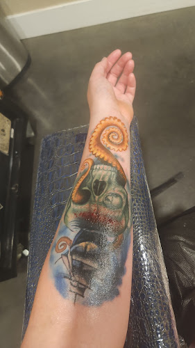 Black Anchor Collective - Professional tattoo shop in Hesperia, California