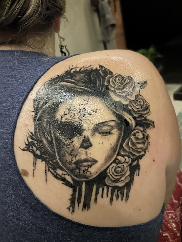 Raven’s Nest Tattoo and Galleries tattoo shop in Holiday, Florida