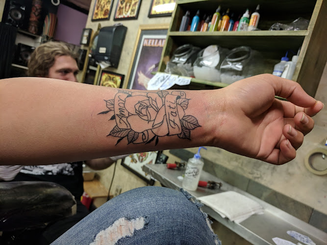 Freaks on Broadway tattoo shop in Kansas City, Missouri