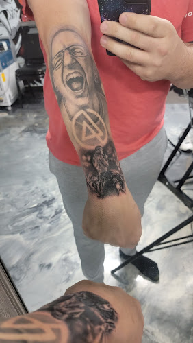 Surreal Tattoo Studio tattoo shop in Kansas City, Missouri