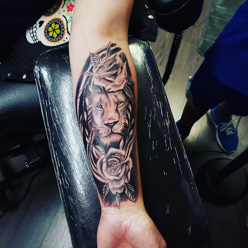 Attractive Tattoo New Jersey Body Jewelry Outlet tattoo shop in Keansburg, New Jersey