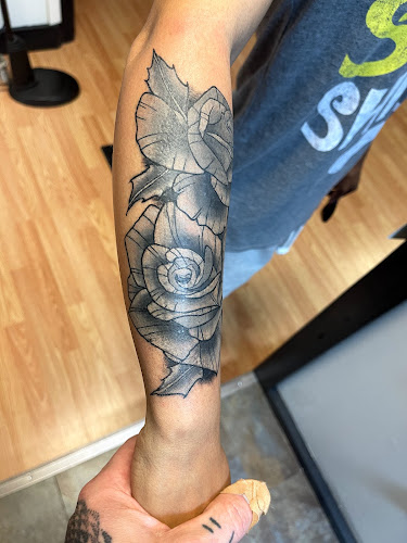 Idle Hands Tattoo Studio - Professional tattoo shop in Knoxville, Tennessee