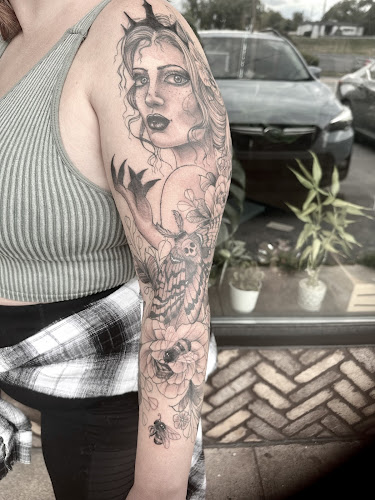 Lunar Lady Tattoo tattoo shop in Knoxville, Tennessee