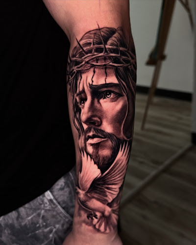 Resonate Tattoo tattoo shop in La Crosse, Wisconsin