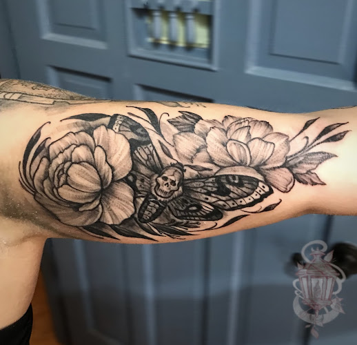 Hermit Tattoo and Gallery tattoo shop in Lawrence, Kansas