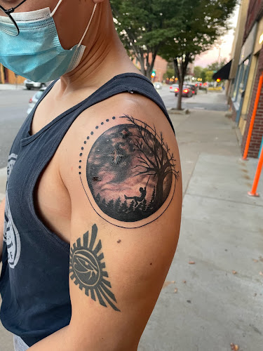 Standard Electric Tattooing tattoo shop in Lawrence, Kansas