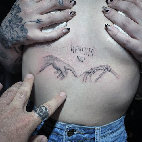 ARTISTA by Motis Tattoos tattoo shop in Los Angeles, California