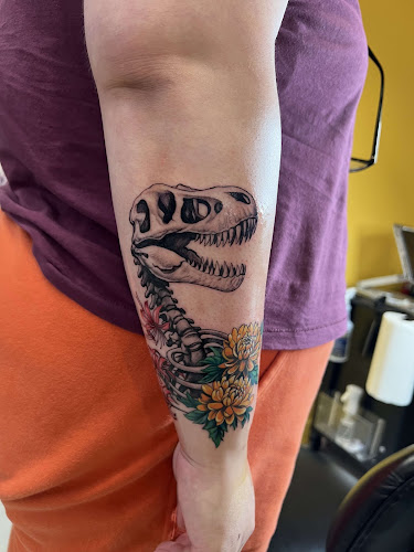 Baron Art Tattoo & Piercing Studio - Professional tattoo shop in Los Angeles, California