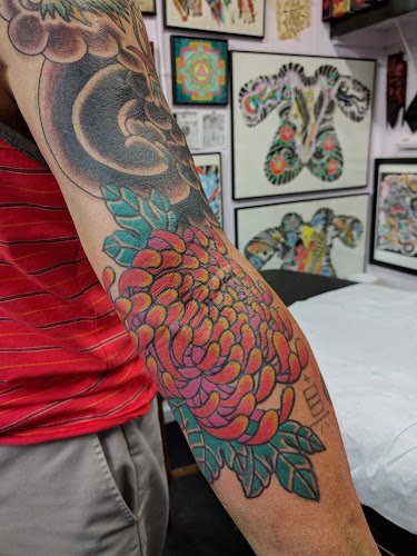 Bob Robert's Spotlight Tattoo tattoo shop in Los Angeles, California