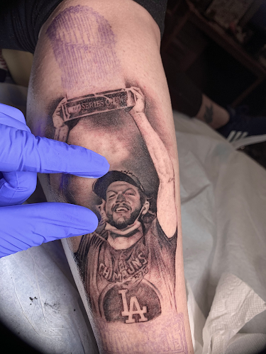Hollywood Stars Tattoo tattoo shop in Los Angeles, California