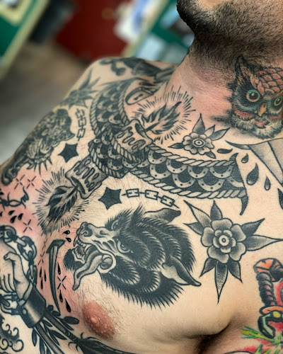 The Queen’s Head Tattoo LA | Koreatown, Los Angeles tattoo shop in Los Angeles, California