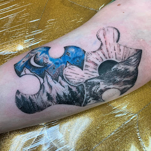 Lure Tattooing & Piercing LLC tattoo shop in Marietta, Ohio