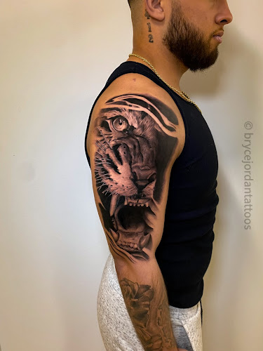 Alluvion Tattoo Studio - Professional tattoo shop in McMurray, Pennsylvania