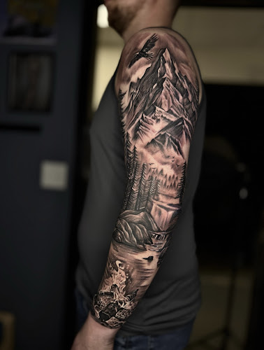 Blue Dragon Tattoo tattoo shop in Menomonie, Wisconsin