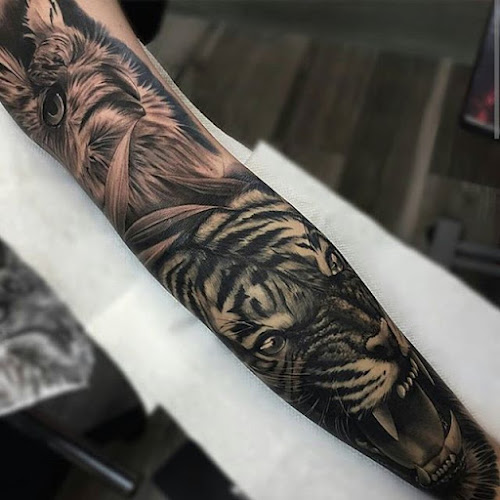 INKAHOLIK TATTOOS AND BARBERSHOP tattoo shop in Miami, Florida