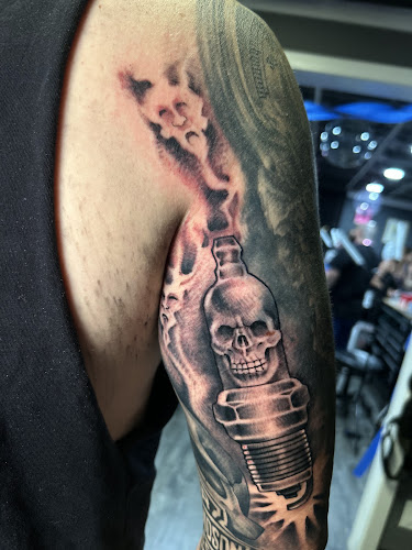 Víctor21tattoo tattoo shop in Mission Hills, California