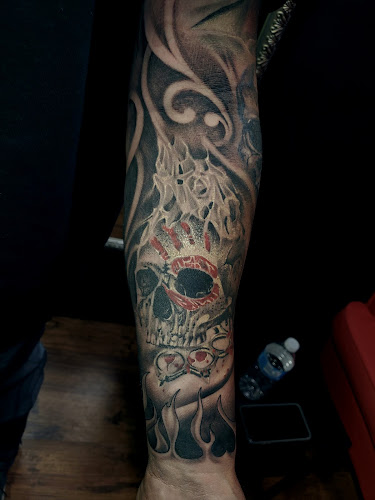 Vivid Art Tattoos tattoo shop in Monroe, Michigan