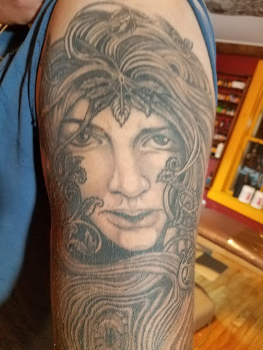 Shady Lady Tattoo and Piercing Parlour tattoo shop in Montpelier, Vermont