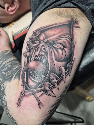 R R INK STUDIO tattoo shop in Murray, Kentucky