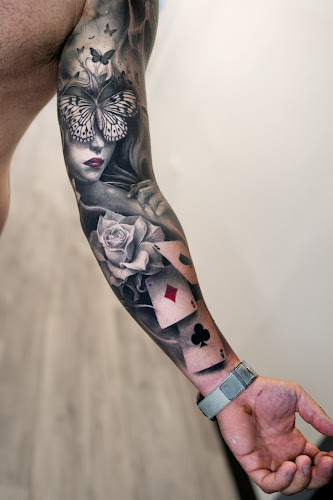 Darwin enriquez Inknationstudio tattoo shop in New York, New York