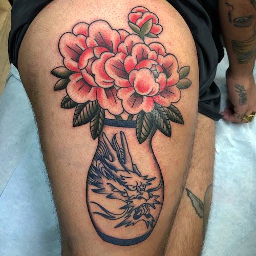 NO IDOLS TATTOO & PIERCING tattoo shop in New York, New York