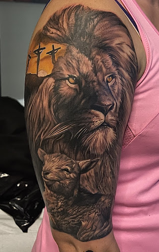 mantra art gallery tattoo shop in Norfolk, Virginia