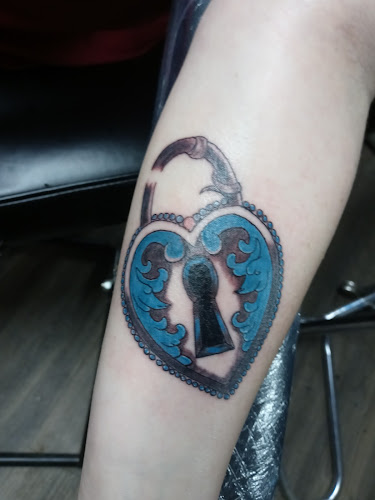 Outcast tattoo studio tattoo shop in Paris, Texas