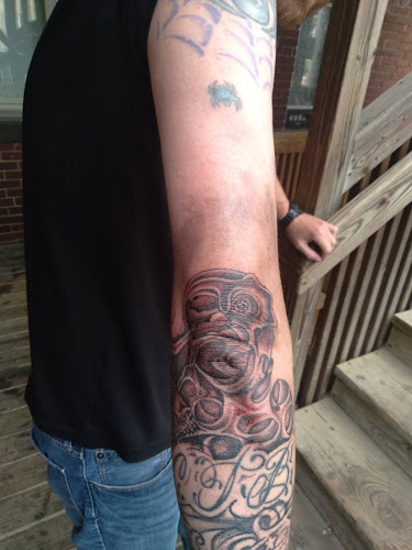 HEATHENS INKY tattoo shop in Parkersburg, West Virginia