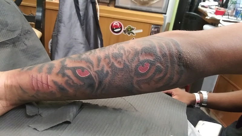 J R's Tattoo & Body Piercing tattoo shop in Philadelphia, Pennsylvania