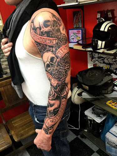 Shakey's Deluxe Tattoo tattoo shop in Pittsburgh, Pennsylvania