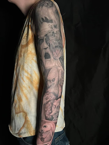 Rosen Bridge Tattoo And Fine Art Collective tattoo shop in Poplar Bluff, Missouri